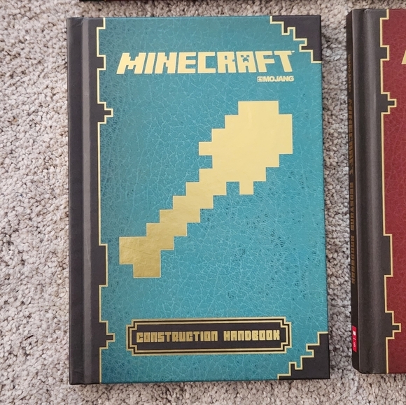 📚 Minecraft Handbook Collection – 4 Book Set - preowned, like new condition - Picture 3 of 12